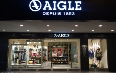 Gạch bông Secoin tại chuỗi cửa hàng thời trang handmade cao cấp Aigle  